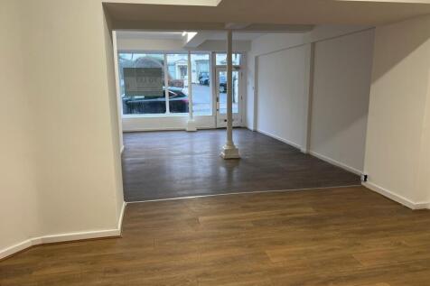 Retail Property (high street) to rent Image 8