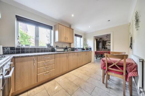 20 Kings Park Drive, Binley