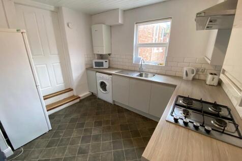 3-bed parking on Lavender Gardens, Newcastle upon Tyne, Tyne and Wear, NE2, £2,014/mo
