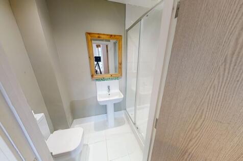 34 Greg ensuite 1