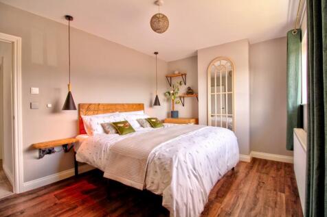 Hall Close Stoneleigh - Matt Clinton EweMove Kenil