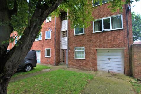 2-bed flat on Thorgam Court, Grimsby, DN31, £500/mo