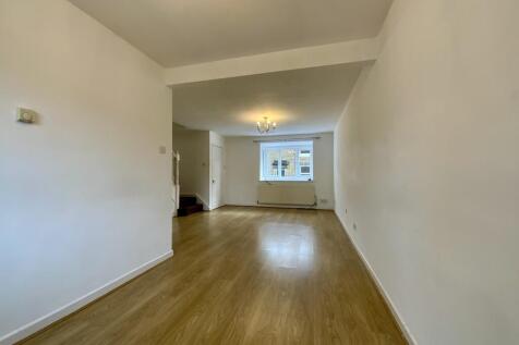 Surrey Street, Glossop, SK13 photo 3