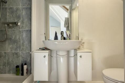 EN SUITE SHOWER/WC