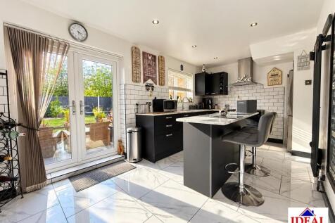 Kitchen 1 .jpg