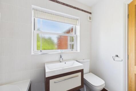 Bedroom 5 Ensuite/Family Bathroom