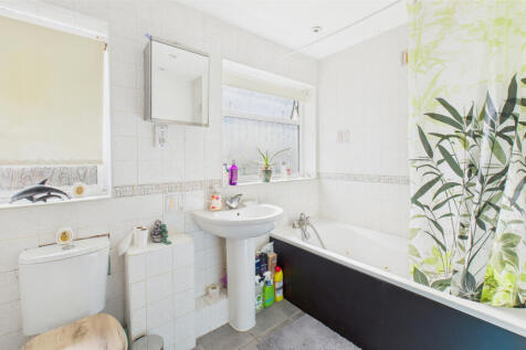 CAM04968G0-PR0042-STILL014