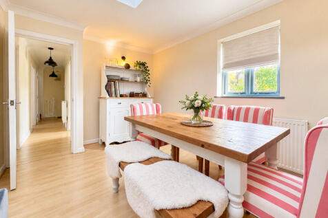 Coopers Court, Hertford photo 4