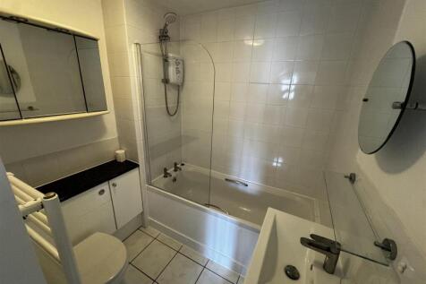 Bathroom 1 .jpeg