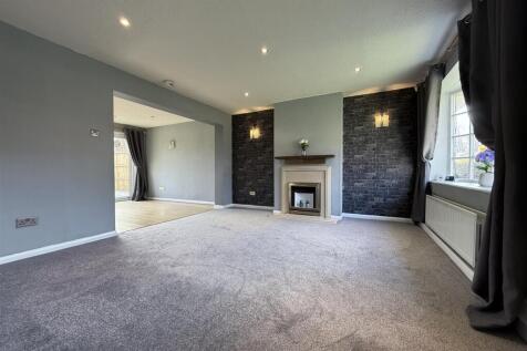 Longwood Crescent, Alwoodley, LS17 photo 4