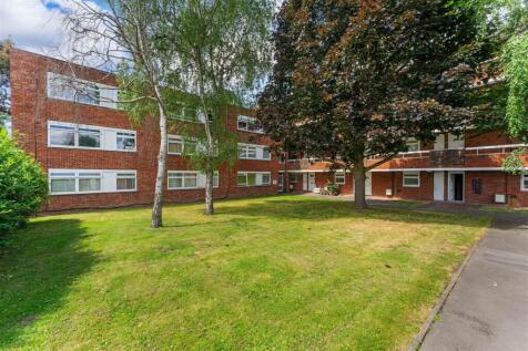 London, SE25 - property photo