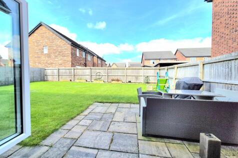 Bi fold doors to rear garden