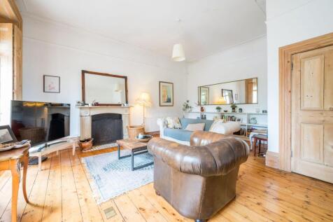 3-bed flat on Brixton Hill, London, SW2, £3,850/mo