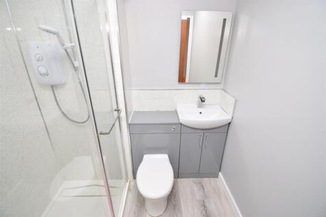 SHOWER ROOM (2).JPG