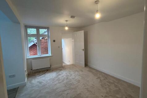Junction Road, , Andover photo 4