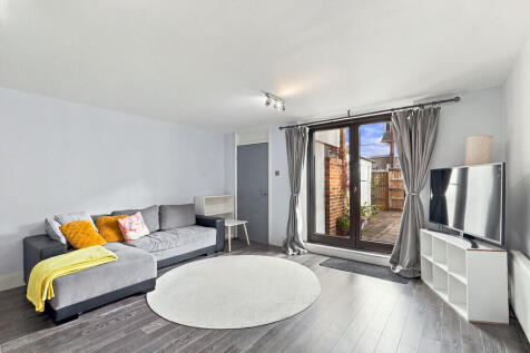 3 Bedroom Terraced in TW8 0SD