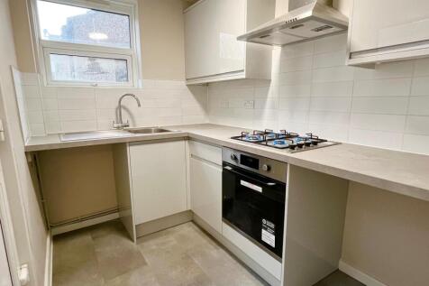 2 bed terraced house to rent Great Queen Street, 