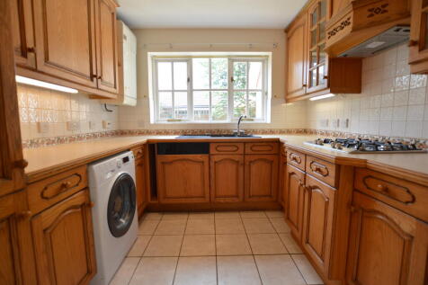 Curlys Way, Swallowfield, Reading, Berkshire, RG7 photo 4