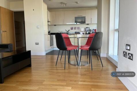 Wharfside Point South, London, E14 photo 5