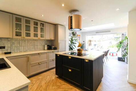 Stunning Kitchen/Dining Room