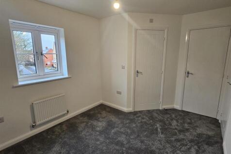 20 Essex Way - Bedroom 1