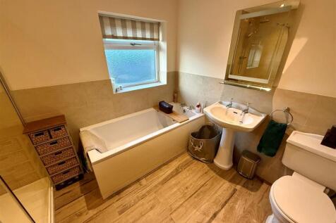 Dovecote Welford Bathroom.jpg