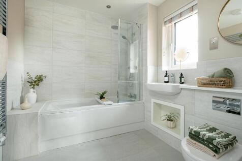 Family bathroom - typical Taylor Wimpey home