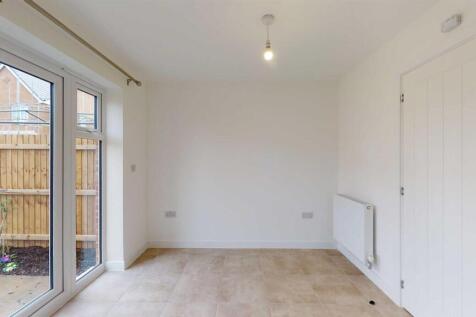 Whitfield Crescent, Copthorne Keep, Shrewsbury photo 4