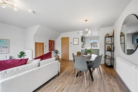 Lounge-Diner to Kitchen.jpg