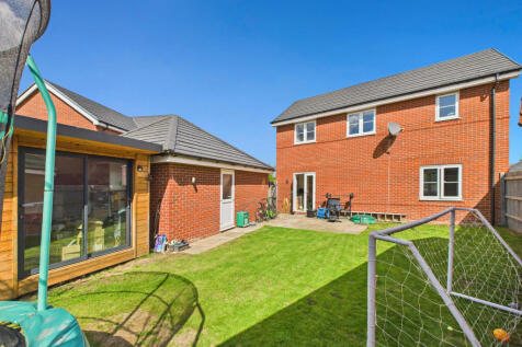 CAM02909G0-PR0479-STILL025