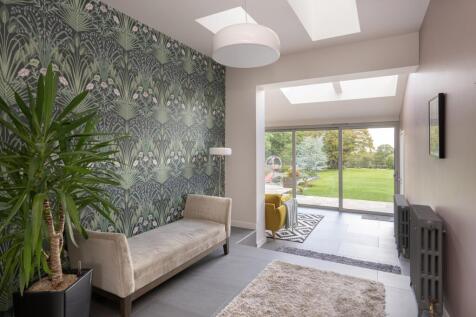 Through to garden room