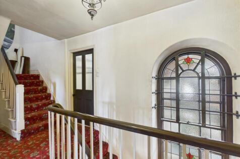 CAM04201G0-PR0094-STILL009