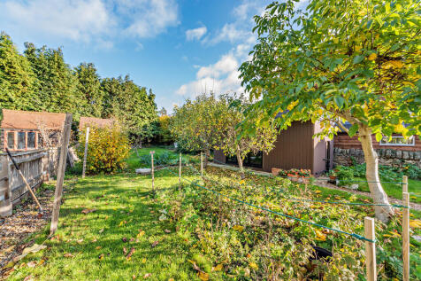 8668997-exterior0...