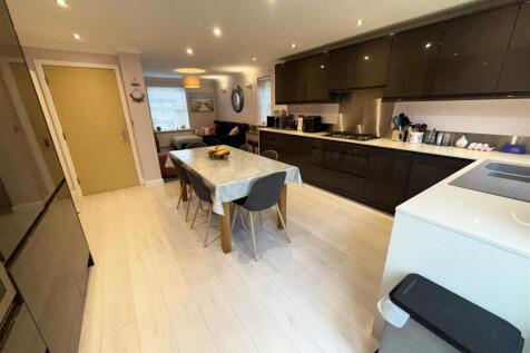 KITCHEN/ DINER/ FAMILY ROOM