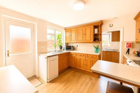 Weydon Hill Road, Farnham, Surrey, GU9 photo 4