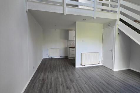 Petersham Close, Newport Pagnell, Milton Keynes, MK16 photo 3