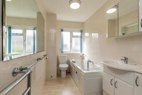 Charlton Mead Court, Brentry Bathroom.jpg