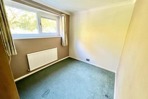 Henley Drive, Frimley Green photo 3