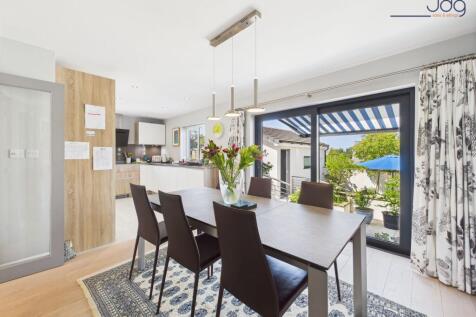 Kitchen Diner with Wide Sliding Patio Doors