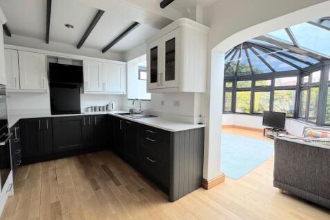 LIVING KITCHEN
