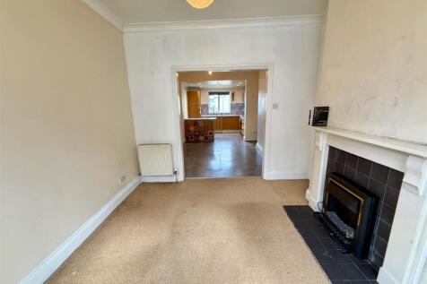lounge towards kitchen.jpg