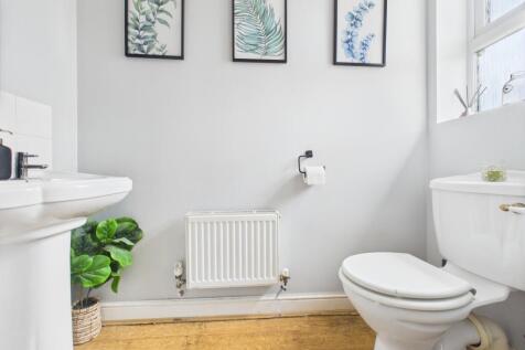 CAM04922G0-PR0034-STILL004