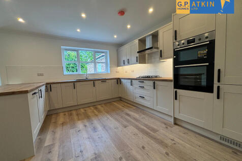 Kitchen with styl...