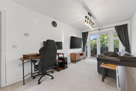 Flat2,2BedgeburyPlWeb16.jpg