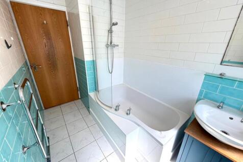 Bathroom.jpg