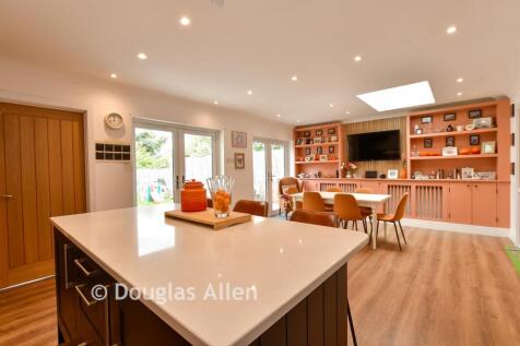 Kitchen/Dining Area