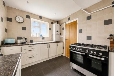 Kitchen (2).jpg