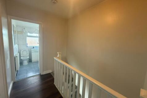 Ash Grove, Hounslow photo 4