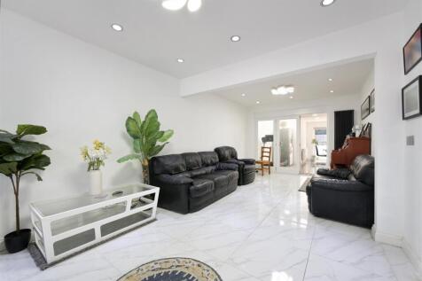 Living Room 2.jpg