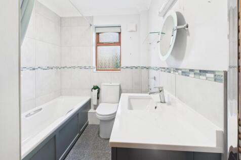 CAM02519G0-PR0365-STILL016